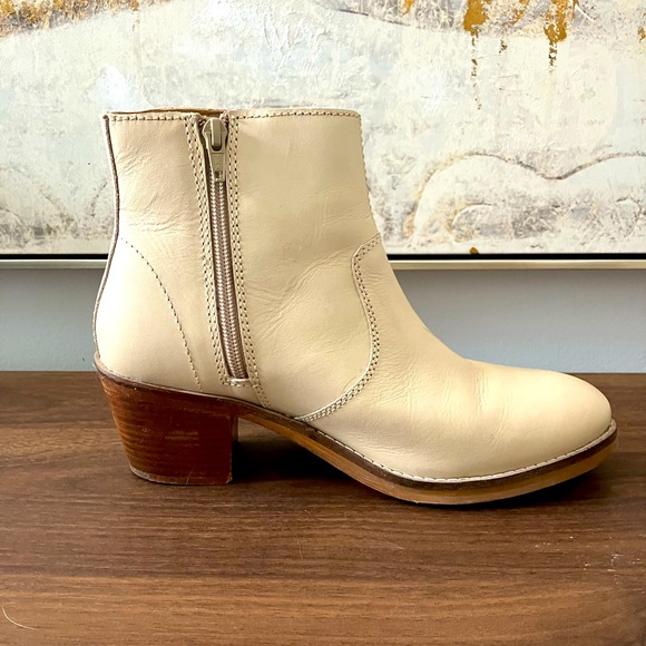 ❤️ Cowboy-inspired leather booties - Picture 4 of 5